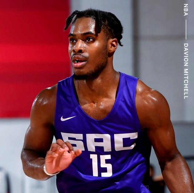 开云下载-篮网碾压山东队，米切尔点燃赛场